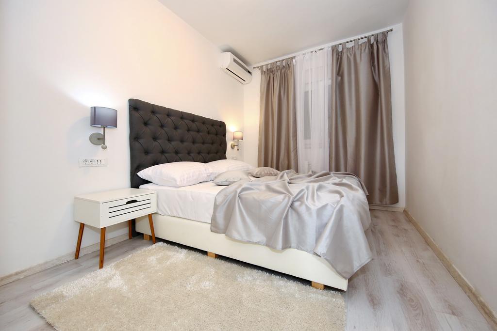 Apartments Maruna Self Check-In Zadar Exteriör bild