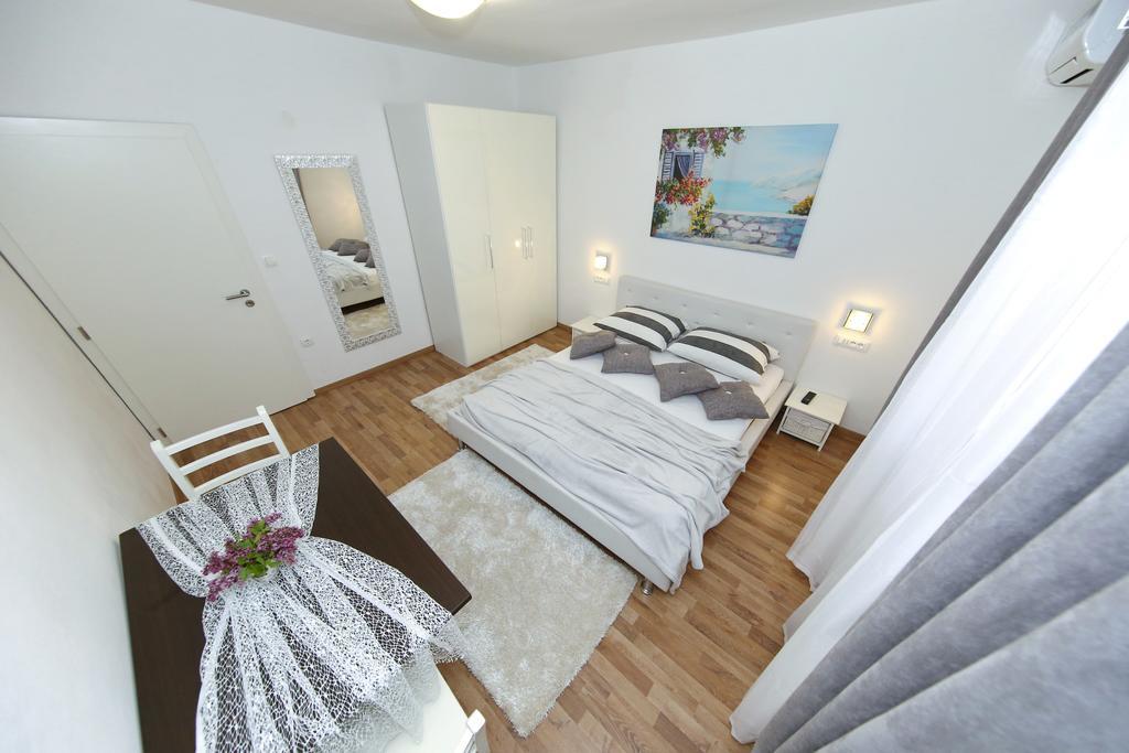 Apartments Maruna Self Check-In Zadar Exteriör bild